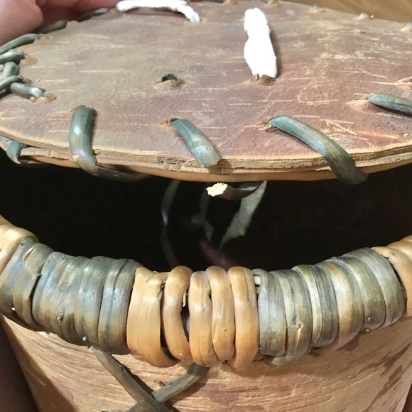 Vintage handmade Birch Bark Basket container with lid - Picture 8 of 8